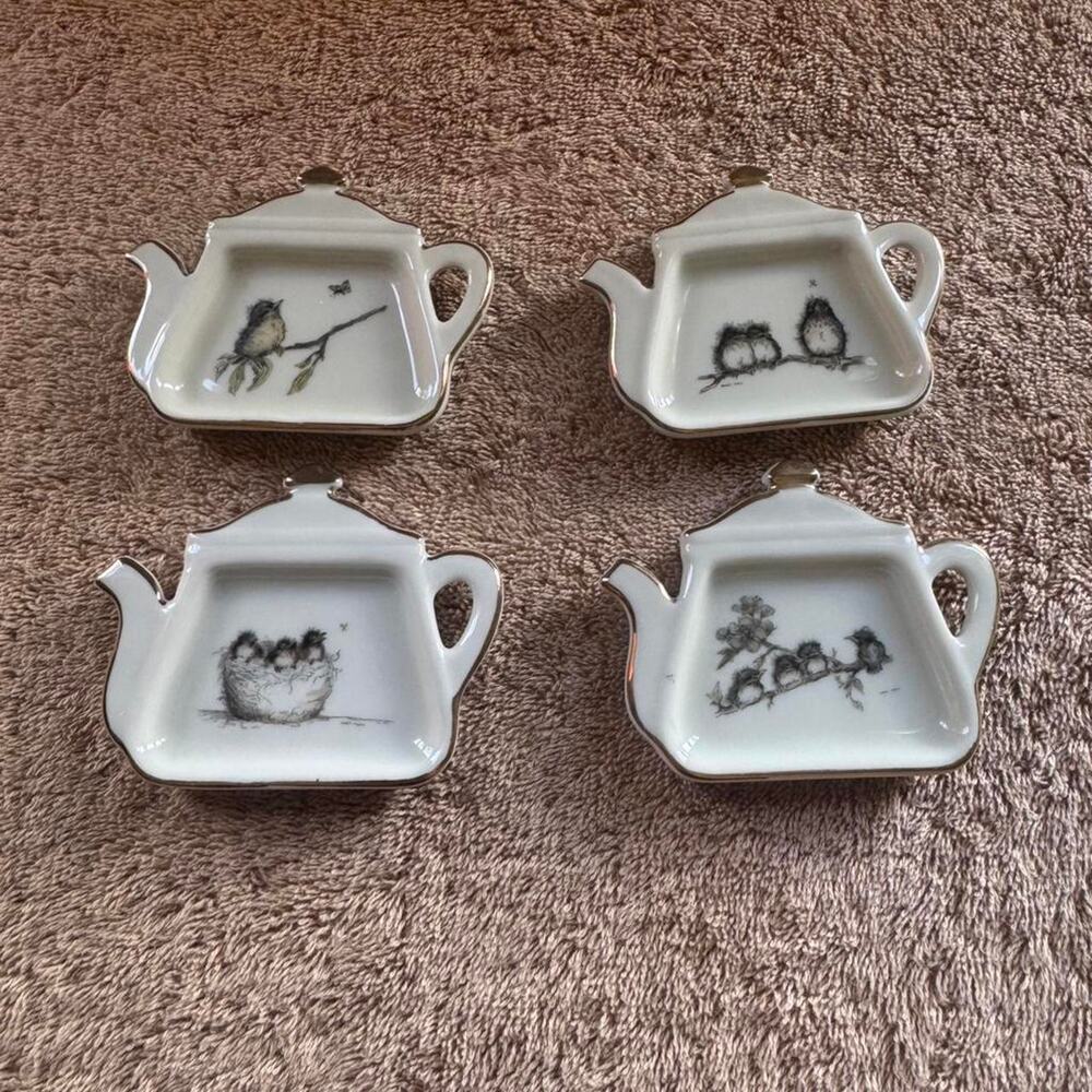 Set of 4 1977 Mary Mugg teabag/spoon plates- Lot 1